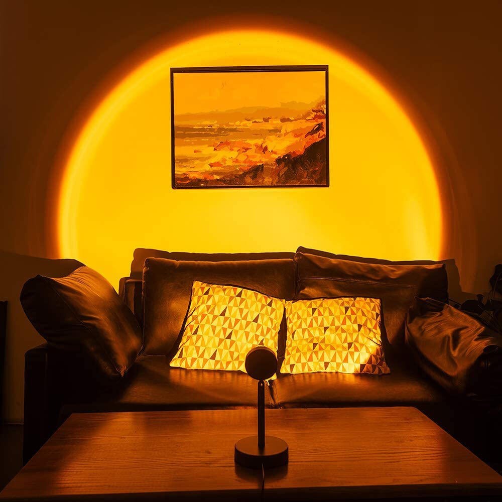 Lámpara de proyector Asronix Sunset con luz LED ajustable y rotación de 360° para crear un ambiente romántico.