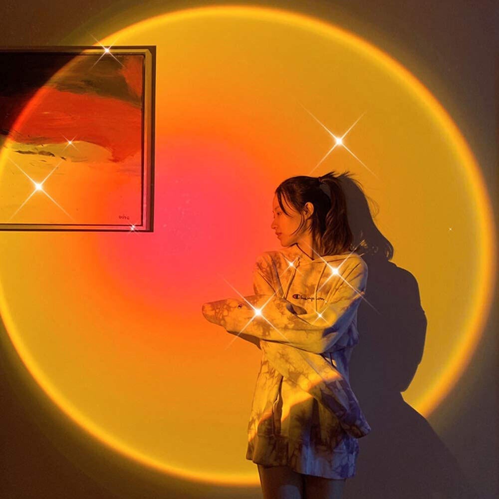 Lámpara de proyector Asronix con luz LED de atardecer, rotación de 360°, crea un ambiente romántico y moderno.