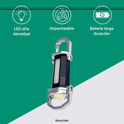 Linterna llavero multifunción Asronix negra con luz LED COB, recargable por USB, impermeable y con gancho mosquetón.